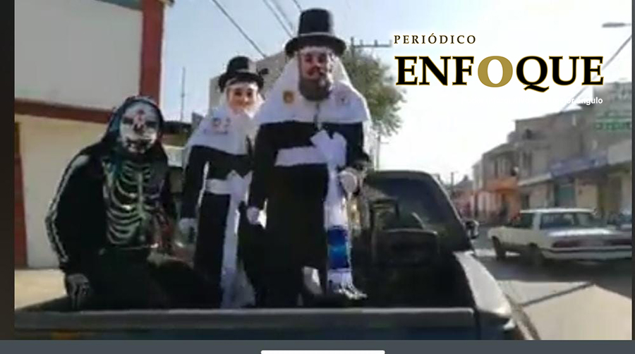 ¡Les vale! En Tlaxcala, huehues salen a bailar a las calles de Contla ante suspensión de carnaval