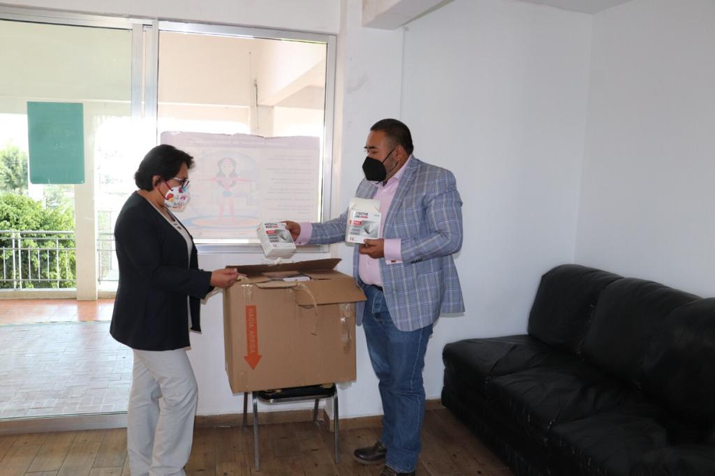 Alcalde entregó mil cubrebocas KN95 a enfermeras del Hospital de San Pablo del Monte