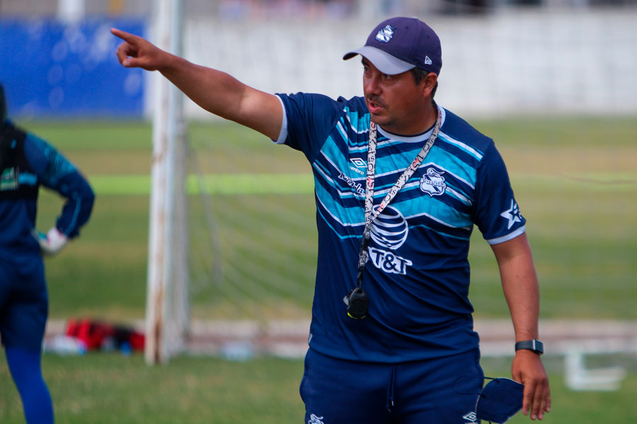 Juan Carlos Cacho sueña con llevar al Puebla Femenil a pelear por el campeonato 