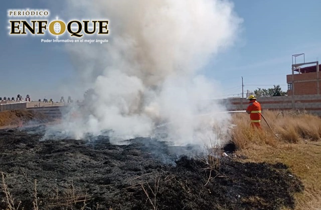 Reportan hasta 10 incendios diarios de lotes baldíos en Cuautlancingo