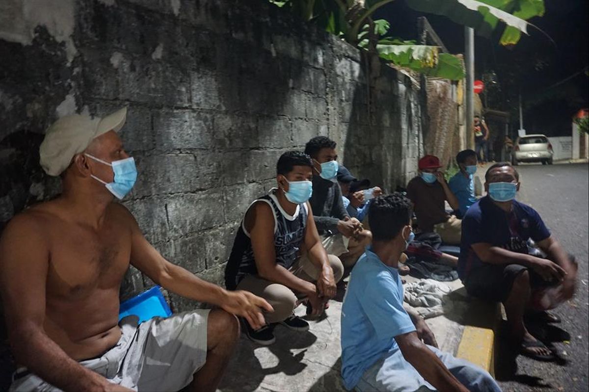 Ingresan a EU primeros 25 solicitantes de asilo que estaban varados en México