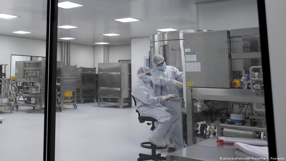 Científicos arrancan los ensayos clínicos de la combinación de las vacunas Sputnik V y AstraZeneca