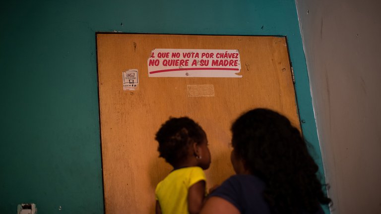 Aumenta drama de mujeres en Venezuela: sin anticonceptivos, entre abortos clandestinos y bebés que no pueden alimentar