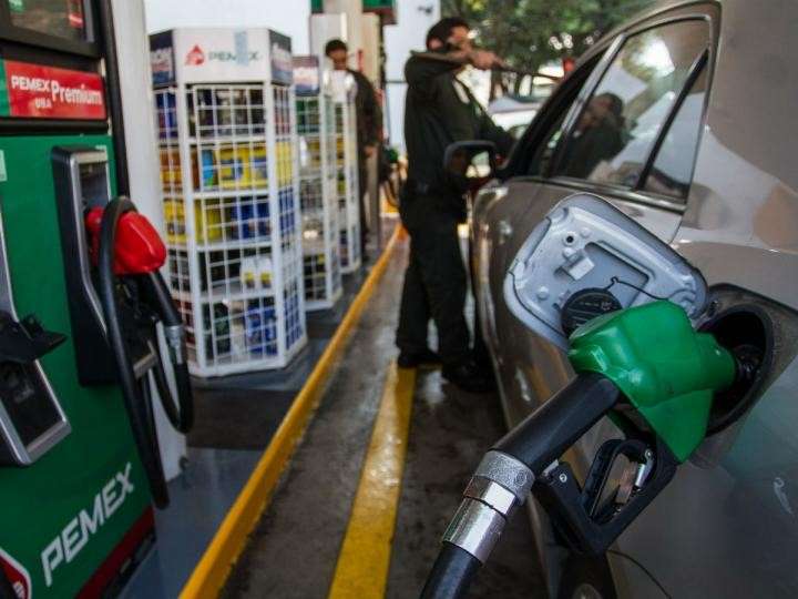 "A llenar el tanque": A partir de mañana bajarán los precios de la gasolina