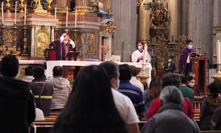 Pide Arzobispo de Puebla una mejor estrategia en la aplicación de vacunas