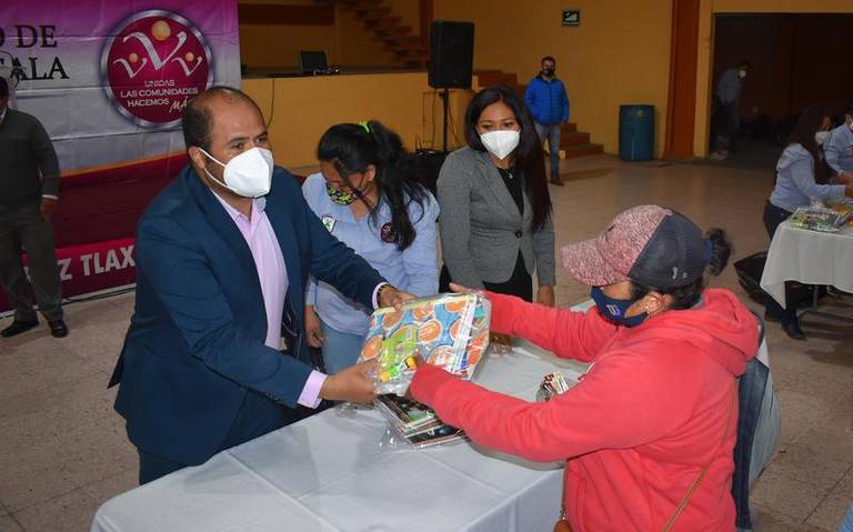 Quinta entrega de materiales escolares en Santa Cruz Tlaxcala.