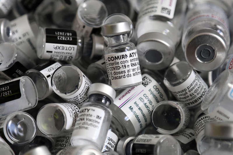 Llega cargamento con 585 mil vacunas de Pfizer