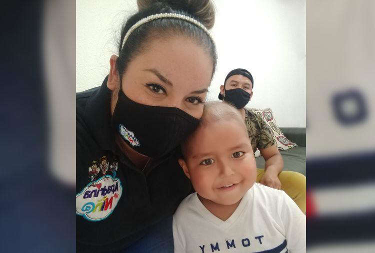 Familia pide apoyo para costear medicinas a niño con leucemia