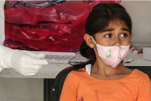 Hay casi 60,000 casos de covid-19 acumulados y 605 muertes en México en niños y jóvenes