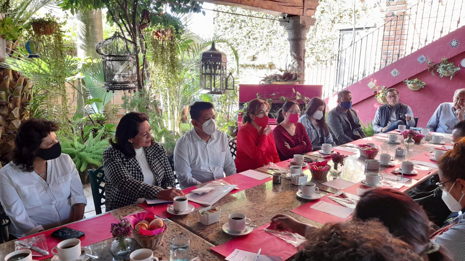 Con apoyo Atlixco contará con turismo permanente; Ariadna Ayala pacta trabajar junto con hoteleros 