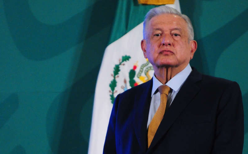 AMLO anuncia programa integral en Aguililla; descarta uso de la fuerza