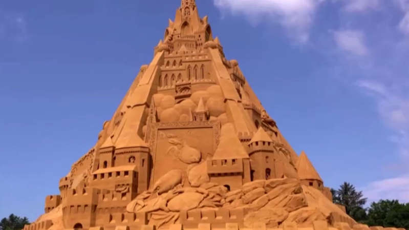 Construyen en Dinamarca el castillo de arena más alto del mundo