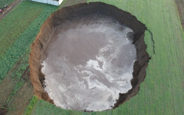 Estudio del IPN expone que la extracción de agua sí es una de las causas del socavón