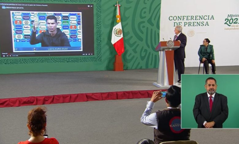 AMLO utiliza video de CR7 rechazando Coca-Cola como campaña contra comida chatarra