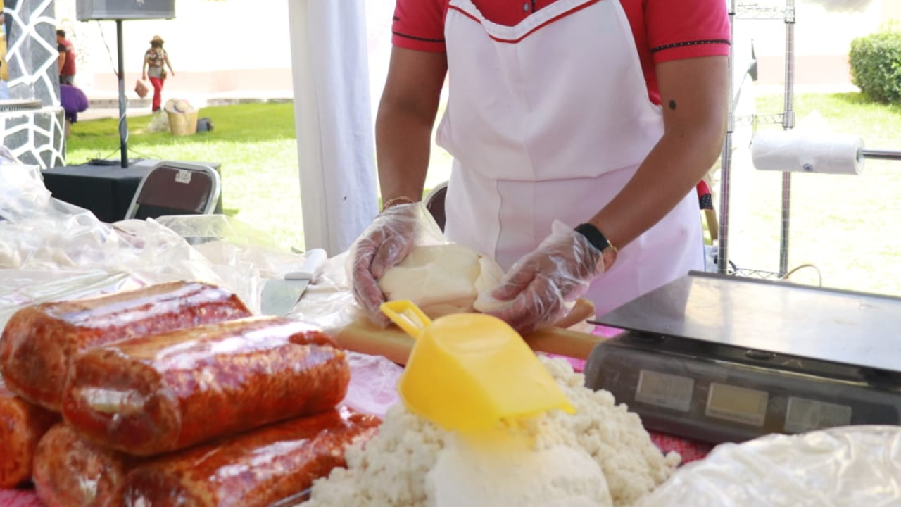Con gran participación ciudadana se realizó en San Andrés Cholula la Feria del Queso 