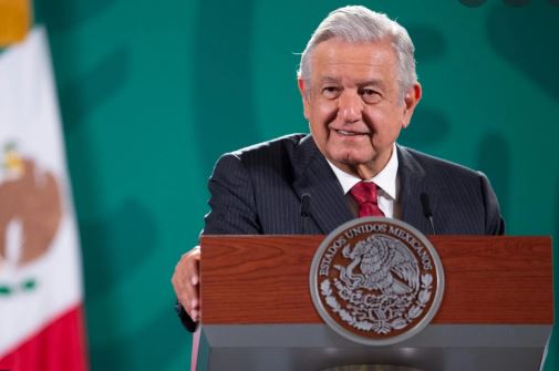 AMLO denuncia "campaña negra" por video que exhibe a su hermano