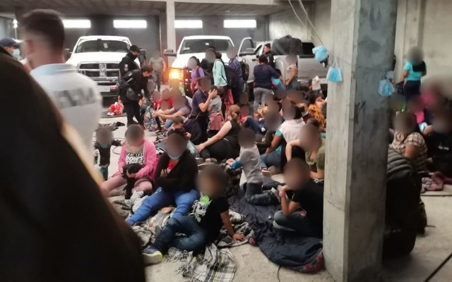 Polleros detenidos en rescate de migrantes tenían antecedentes penales