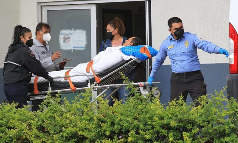 "No están vacunados y bajaron la guardia": Población joven vulnerable a la variante delta de COVID