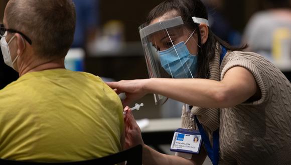 Entre los países que más vacunaron, los cinco con más muertes por COVID-19 usan vacunas chinas