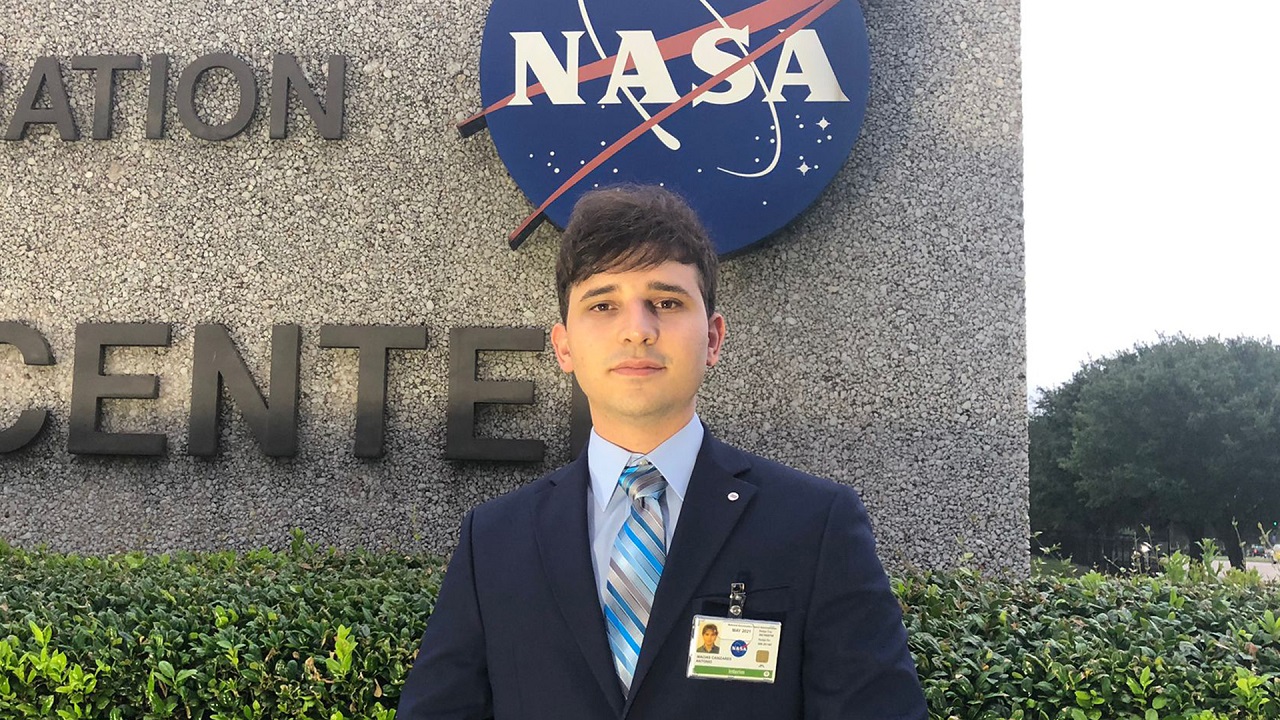 Joven cubano pasa de vivir en la calle con su madre a trabajar en la NASA