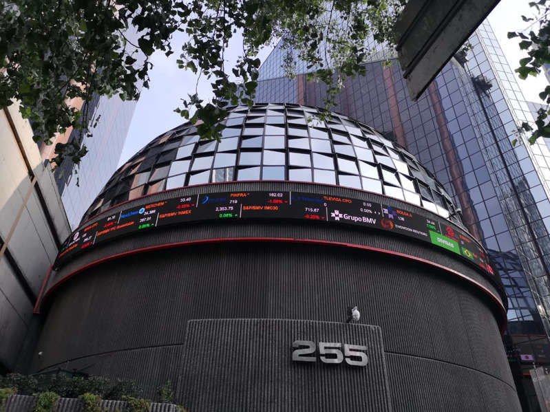 BMV y Wall Street caen ante incertidumbre por variante Delta de covid-19