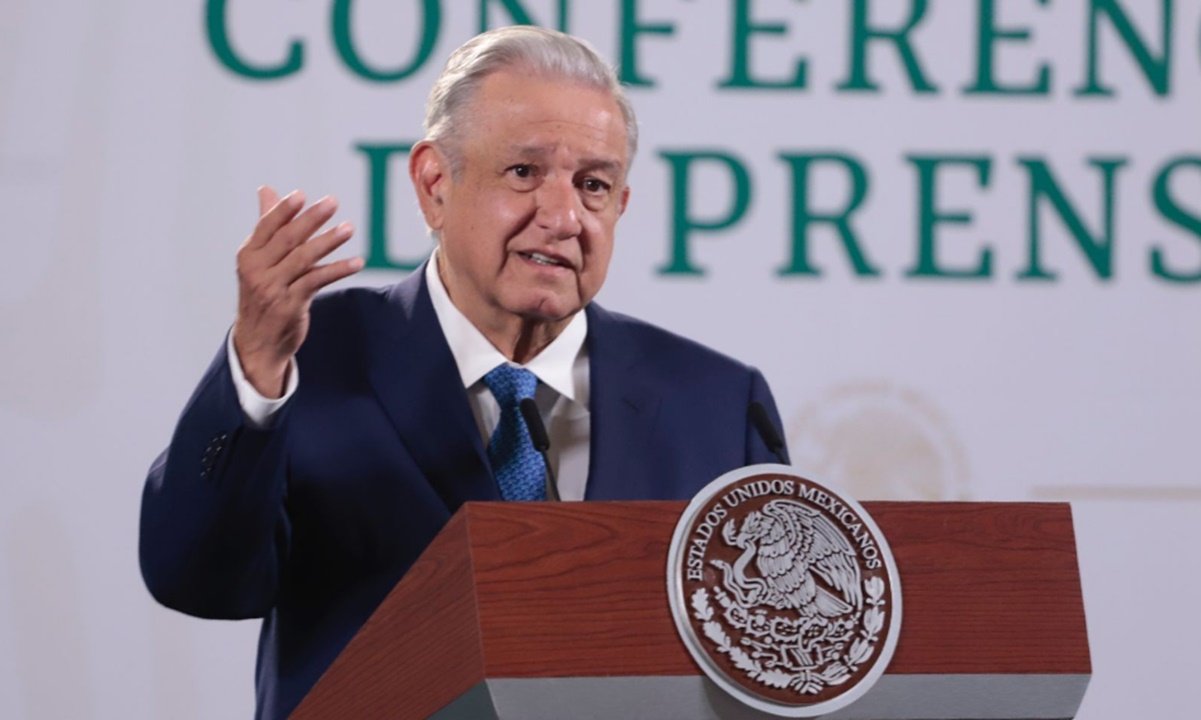 Es importante considerar espionaje al consultar a expresidentes: AMLO