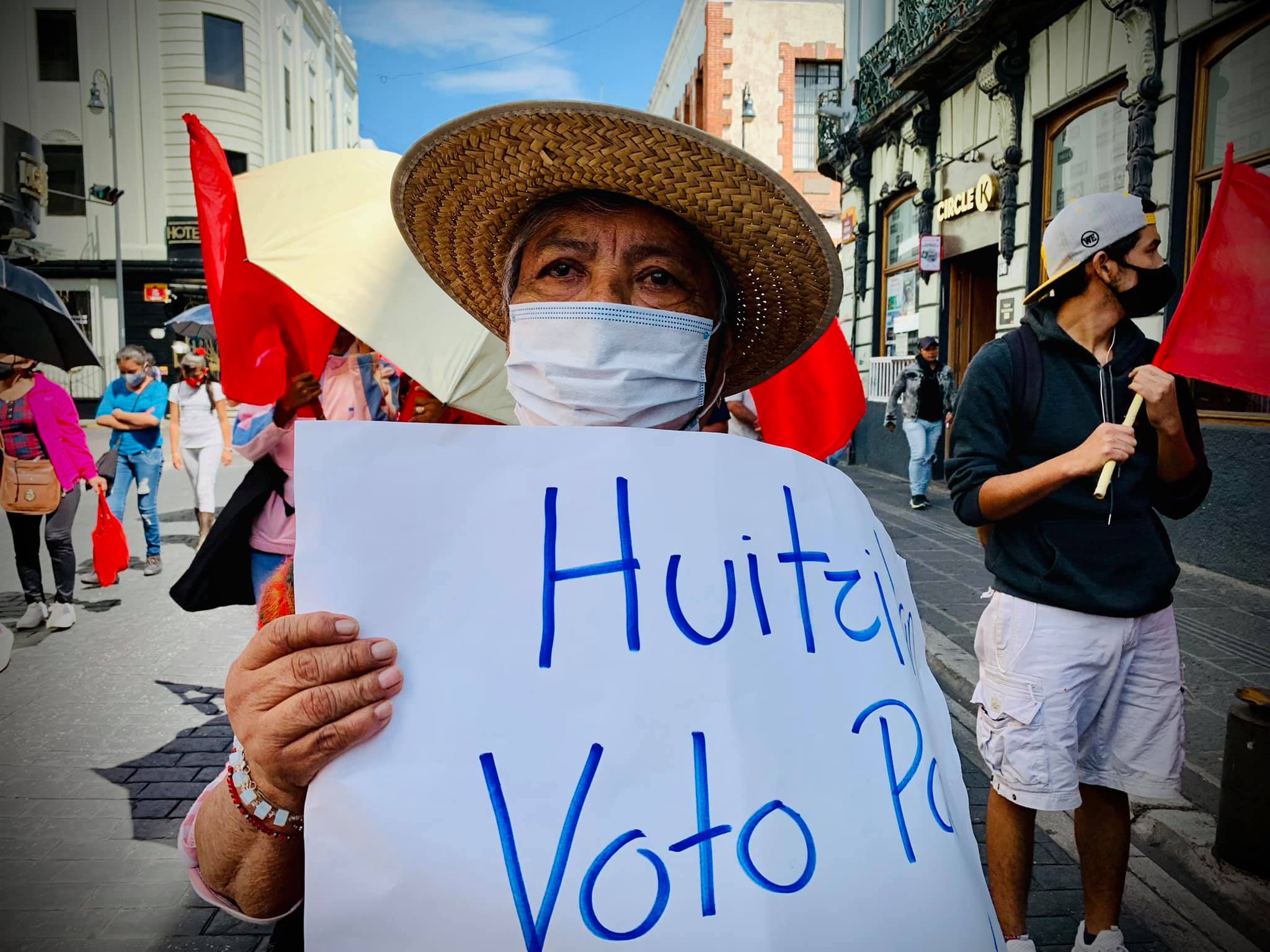 Con manifestación antorchistas exigen respetar elecciones en Ocoyucan y Huitzilan