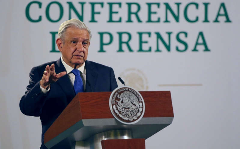 'Veo politiquería en multa del INE a Samuel García por apoyo de su esposa': AMLO