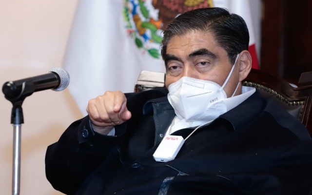 El que no crea en las vacunas contra el Covid que se aísle: Barbosa