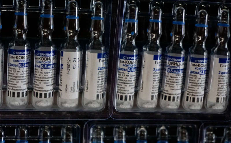 Analizan combinar vacunas anticovid por demora de Sputnik V: Bolivia