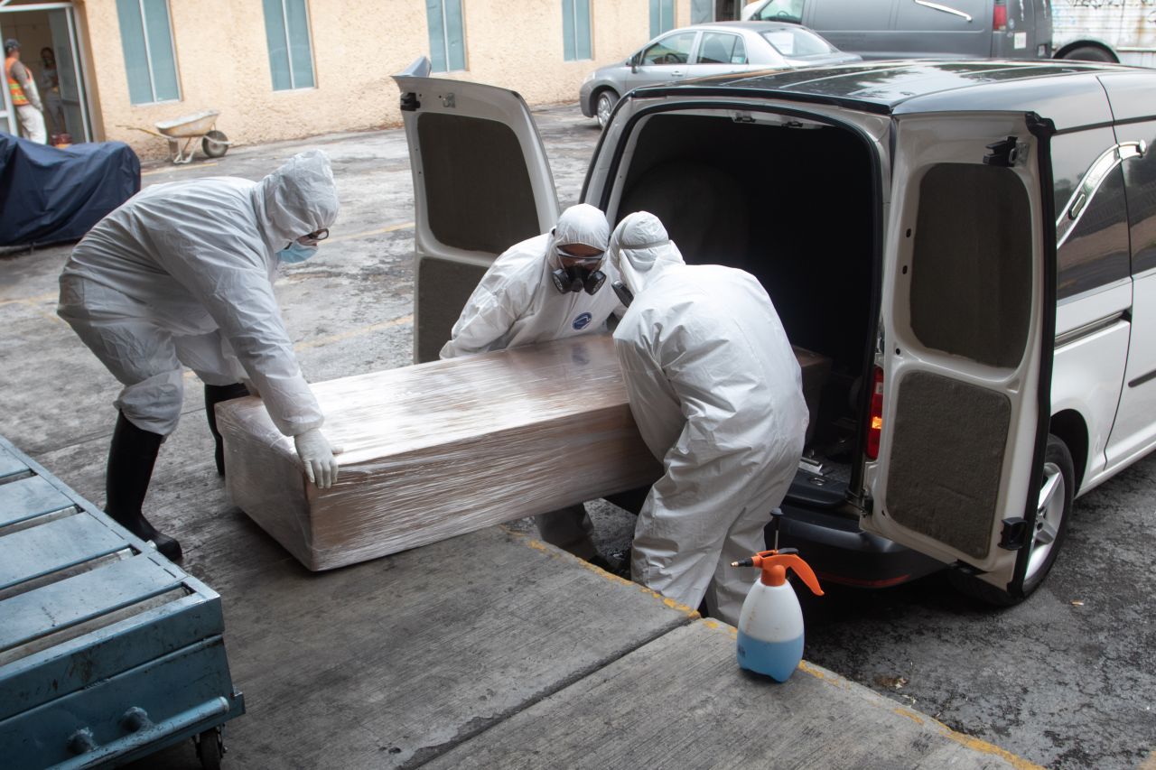 Inegi registra 35% más muertes por COVID-19 que las reportadas por el Gobierno