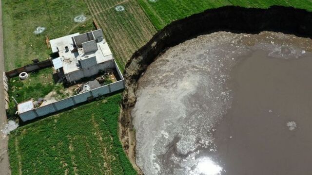 EL socavón en Puebla no deja de crecer: Alcanza 100 metros y podría deberse a una falla geológica