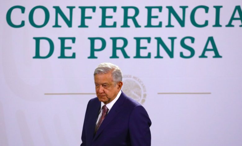 “Se acata y se cumple”, dice AMLO sobre orden del INE de retirar 3 mañaneras