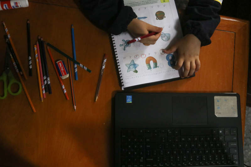 SEP instruye clases presenciales sin plan preciso; padres optan por enseñanza a distancia