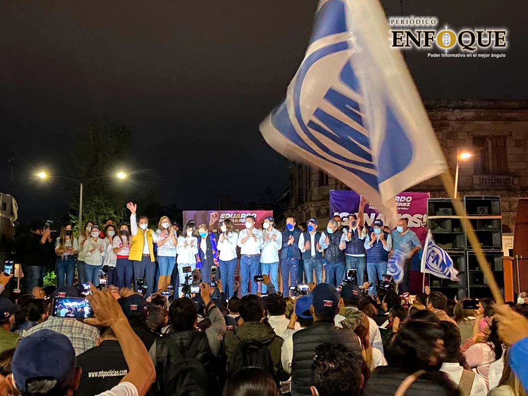 Celebra Eduardo Rivera Pérez su victoria en el Paseo Bravo