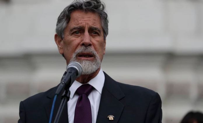 Elecciones en Perú: el presidente Francisco Sagasti votó y pidió “respetar la voluntad del pueblo