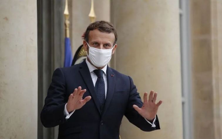 Hombre abofetea al presidente Emmanuel Macron durante un viaje oficial