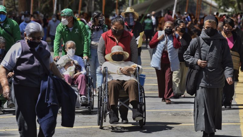 México pasó de 228 mil 804 decesos a 241 mil 661 en un día por error tipográfico: SSa