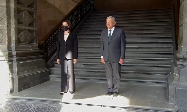 Llega Kamala Harris a Palacio Nacional para su reunión con AMLO
