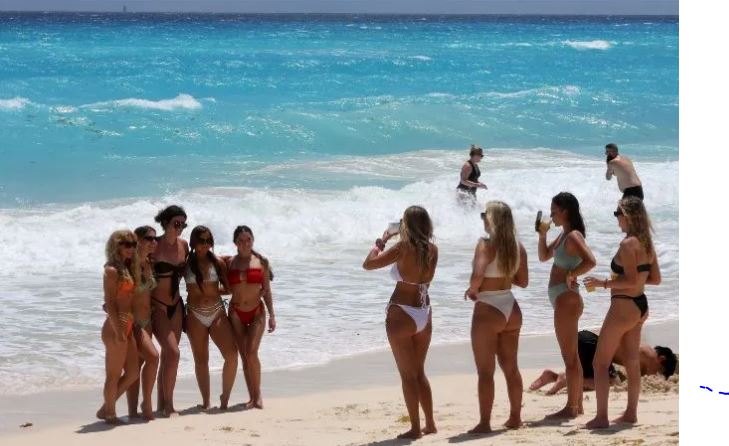 EU rebaja alerta de viaje a México