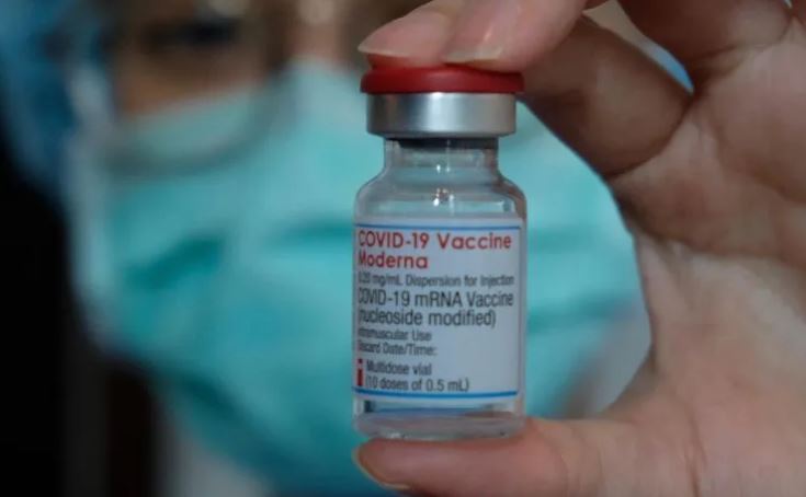 Moderna pide autorización de emergencia a EU para vacunar adolescentes El laboratorio estadounidense solicita a los reguladores el permiso para uso de emergencia de su vacuna anti COVID-19 en jóvenes de entre 12 y 18 años