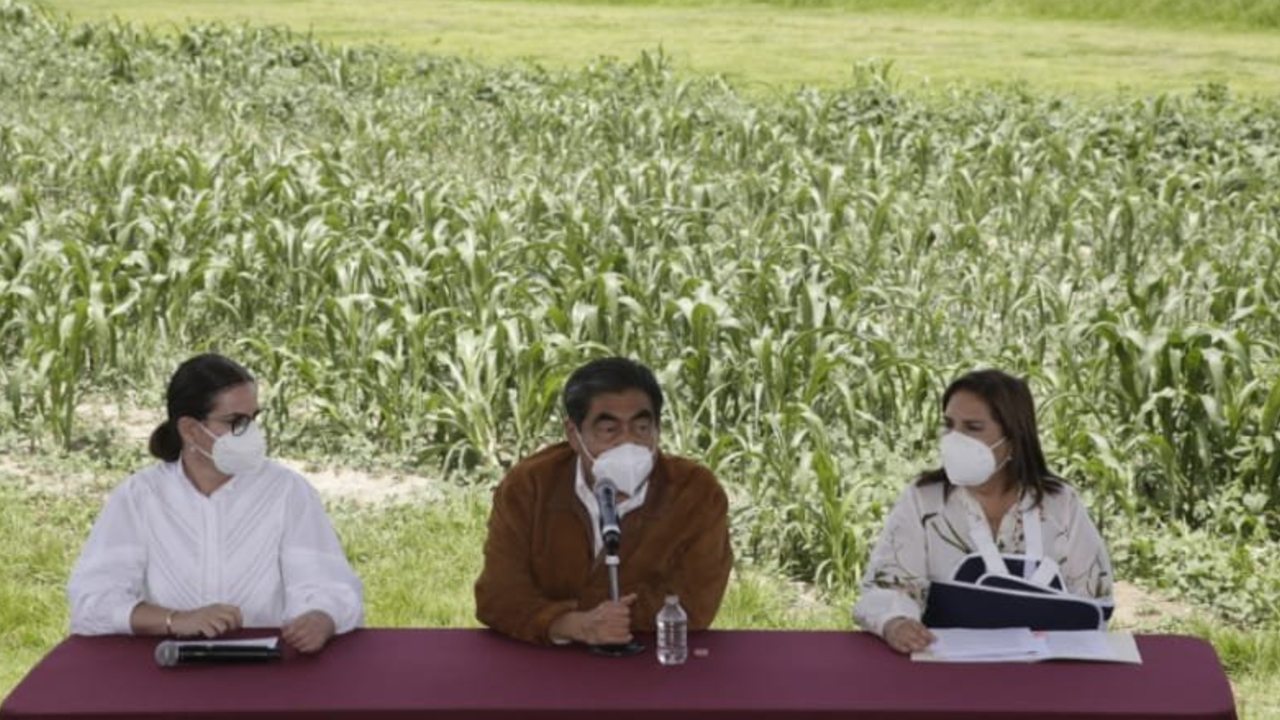 El Gobernador de Puebla Miguel Barbosa acudió al Socavón de Juan C Bonilla