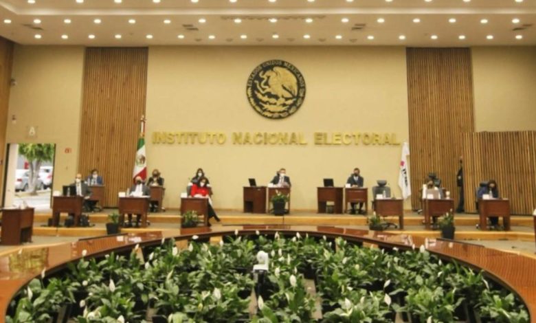 SCJN rechaza queja del INE para exigir más recursos para consulta sobre juicio a expresidentes