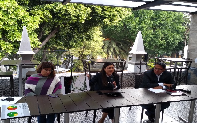 Claudia Rivera señala irregularidades del IEE durante elecciones; exige transparencia