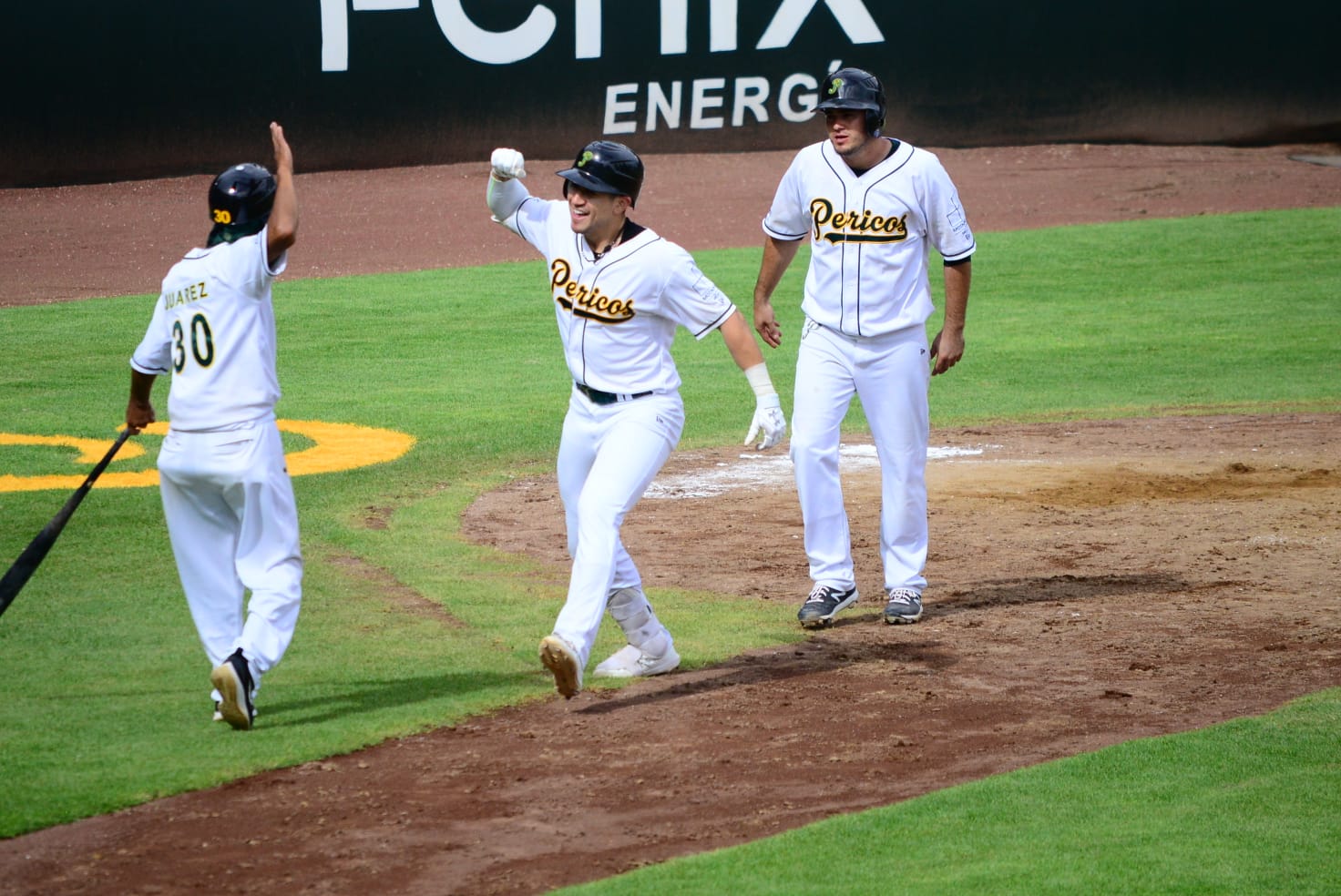 Pericos perdió ante Bravos de León en lluvia de jonrones