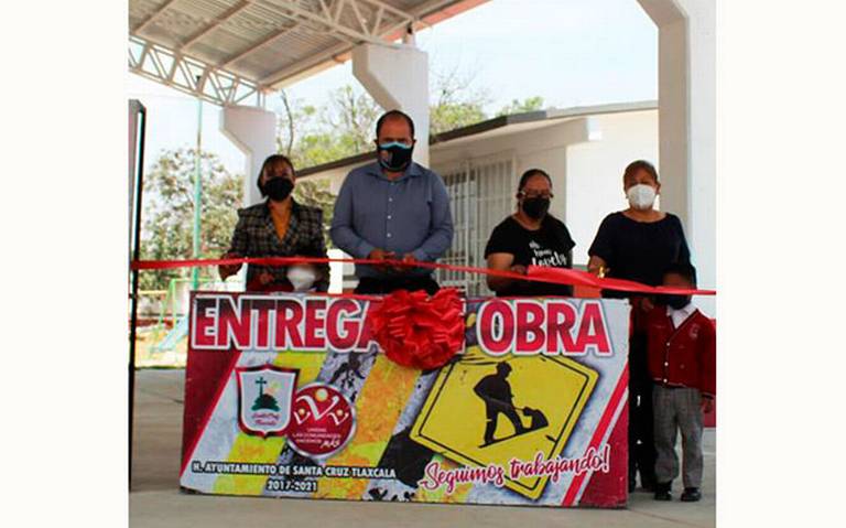 En Santa Cruz el presidente hizo entrega de la construcción de un techo en un jardín de niños.