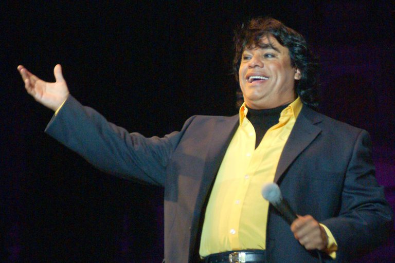 Emprenden cruzada legal para recuperar mansiones de Juan Gabriel en España