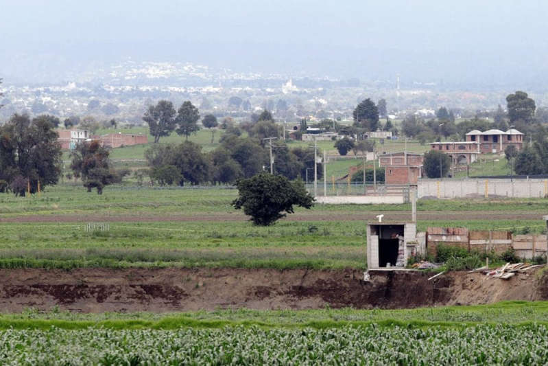 Se registran nuevas fisuras en el área del socavón de Puebla