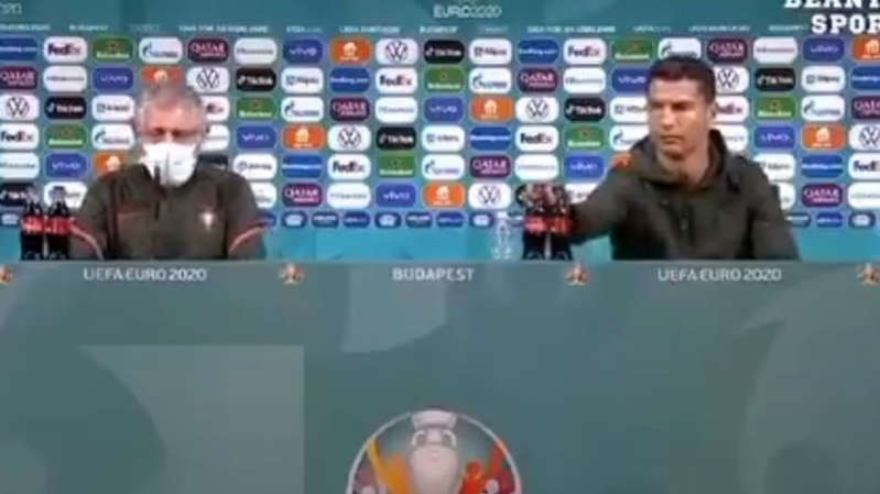 Cristiano Ronaldo desprecia Coca Cola en plena conferencia