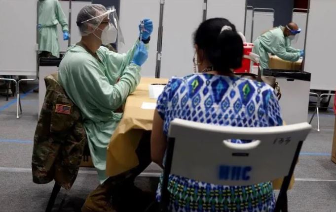 Pandemia se acelera en Reino Unido con 11 mil nuevos casos en un día